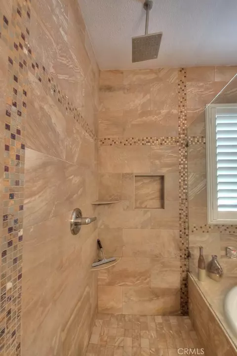 Bath - 6252 Goldendale Way, Fontana, CA 92336 photo 2 of 8
