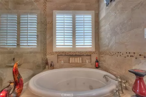 Bath - 6252 Goldendale Way, Fontana, CA 92336 photo 7 of 8