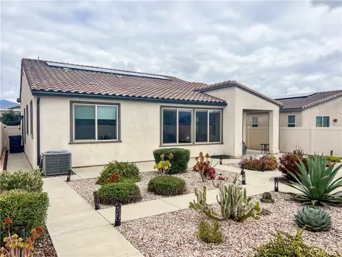 Exterior - 1609 Trailview Dr, Beaumont, CA 92223 photo 5 of 9