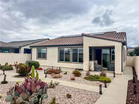 Exterior - 1609 Trailview Dr, Beaumont, CA 92223 photo 4 of 9