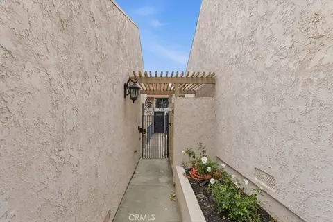 2272 El Capitan Dr, Riverside, CA 92506 photo 2