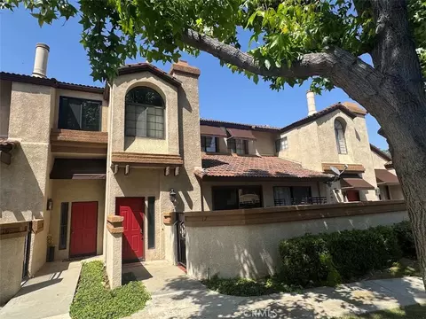 17 Mesquite, Pomona, CA 91766