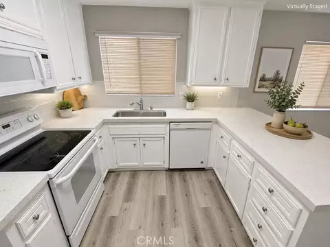 Kitchen - 3102 W Devonshire Ave, Hemet, CA 92545 photo 3 of 4