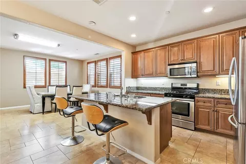 Kitchen - 1593 Bayport, Upland, CA 91786 photo 3 of 4