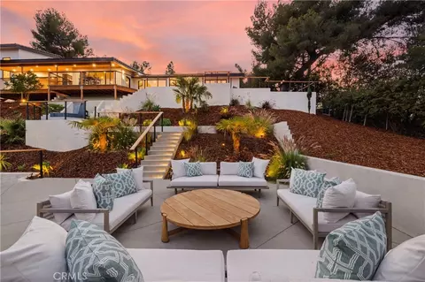 122 Patrician Way, Pasadena, CA 91105