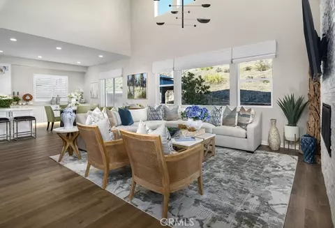 Living - 6556 Canyon Oaks Dr, Simi Valley, CA 93063 photo 1 of 2