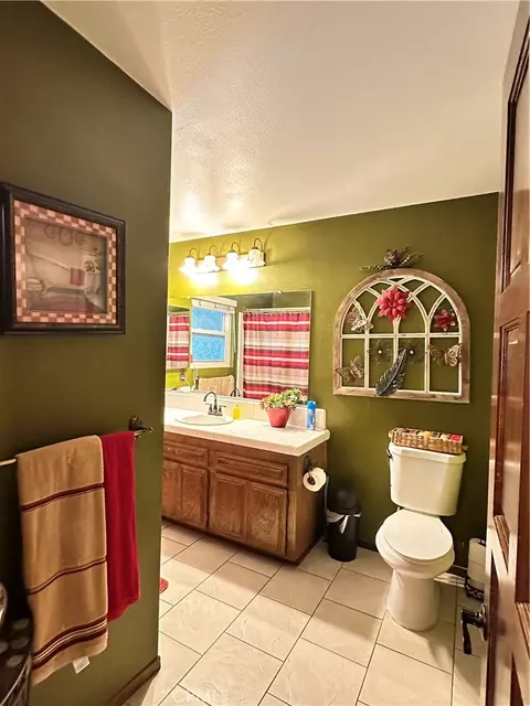 Bath - 16536 Filbert, Fontana, CA 92335 photo 6 of 6