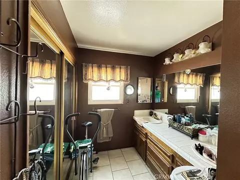 Bath - 16536 Filbert, Fontana, CA 92335 photo 3 of 6