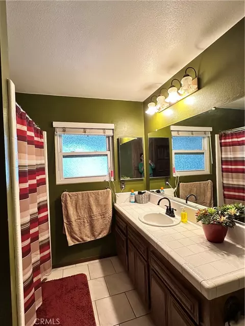 Bath - 16536 Filbert, Fontana, CA 92335 photo 4 of 6