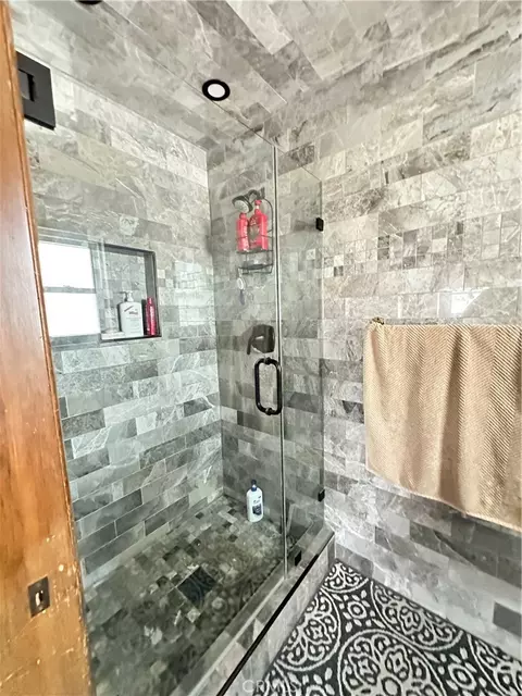 Bath - 16536 Filbert, Fontana, CA 92335 photo 5 of 6
