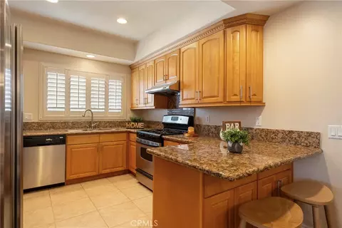Kitchen - 155 Harkness Ave #6, Pasadena, CA 91106 photo 2 of 4