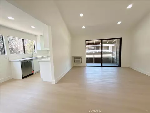 256 Streamwood, Irvine, CA 92620