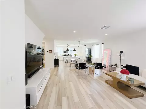 254 N Standard Ave, Santa Ana, CA 92701