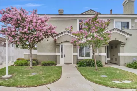 678 Azure Ln #5, Corona, CA 92879