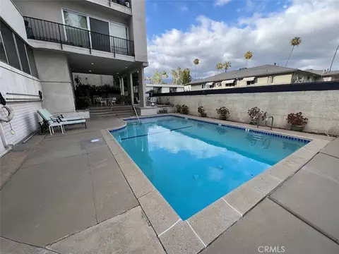 Exterior - 284 S Madison #102, Pasadena, CA 91101 photo 7 of 10