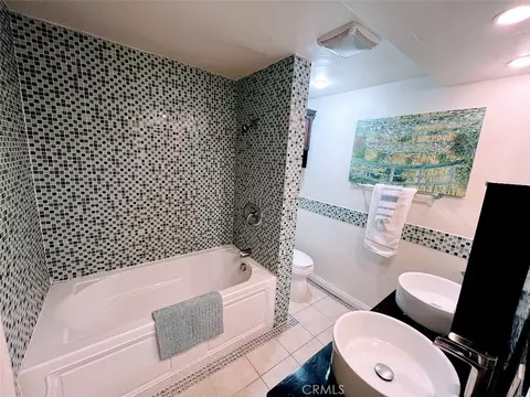 Bath - 284 S Madison #102, Pasadena, CA 91101 photo 3 of 6