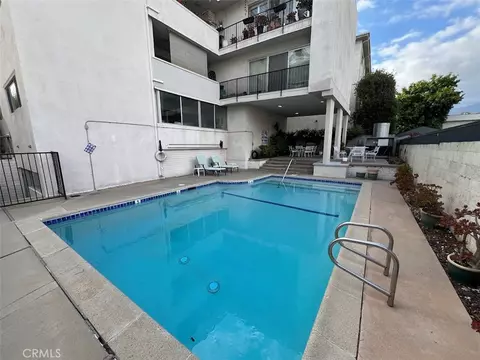 Exterior - 284 S Madison #102, Pasadena, CA 91101 photo 8 of 10