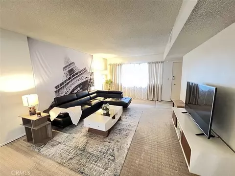 Living - 284 S Madison #102, Pasadena, CA 91101 photo 1 of 3