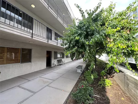 Exterior - 284 S Madison #102, Pasadena, CA 91101 photo 3 of 10