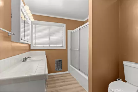 Bath - 5215 Lone Pine Canyon Dr, Wrightwood, CA 92397 photo 2 of 4