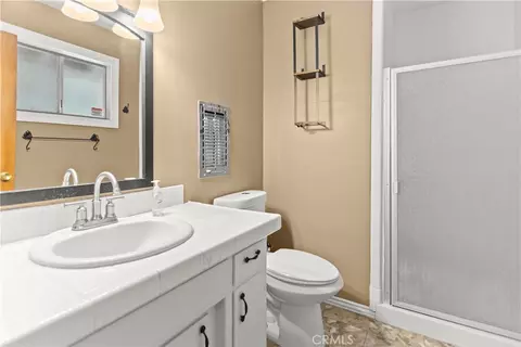 Bath - 5215 Lone Pine Canyon Dr, Wrightwood, CA 92397 photo 1 of 4