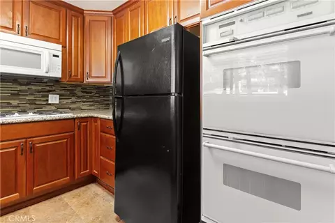 Kitchen - 5215 Lone Pine Canyon Dr, Wrightwood, CA 92397 photo 2 of 3
