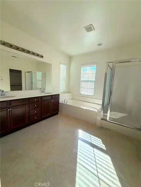 Bath - 31917 Red Pine Way, Temecula, CA 92592 photo 2 of 3