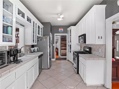 Kitchen - 7567 Etiwanda, Rancho Cucamonga, CA 91739 photo 1 of 2