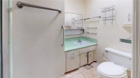 Bath - 326 E 7th, San Jacinto, CA 92583 photo 1 of 2