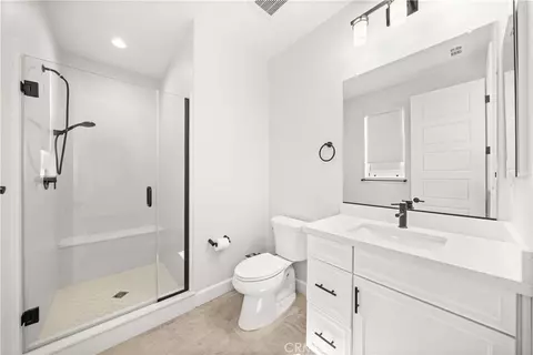 Bath - 133 Chant, Irvine, CA 92618 photo 3 of 5