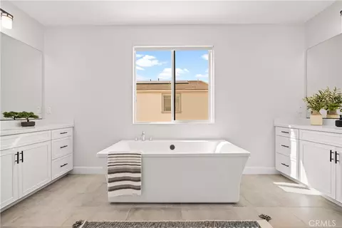 Bath - 133 Chant, Irvine, CA 92618 photo 2 of 5