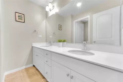 Bath - 8836 Banyan Ave, Montclair, CA 91763 photo 2 of 6