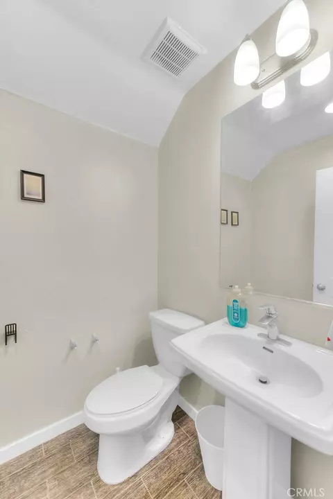 Bath - 8836 Banyan Ave, Montclair, CA 91763 photo 1 of 6