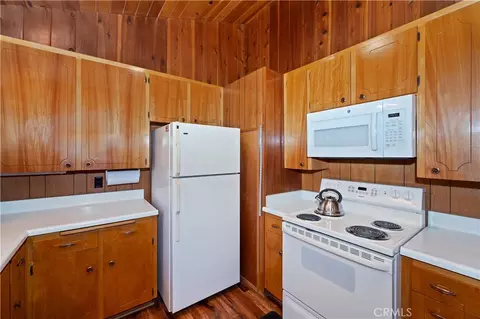 Kitchen - 28976 Alder Ter, Cedar Glen, CA 92321 photo 3 of 3