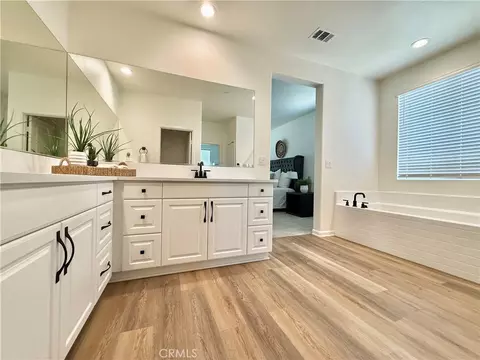 Bath - 36288 Firelight Cir, Wildomar, CA 92595 photo 5 of 8