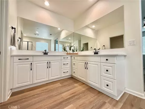 Bath - 36288 Firelight Cir, Wildomar, CA 92595 photo 4 of 8