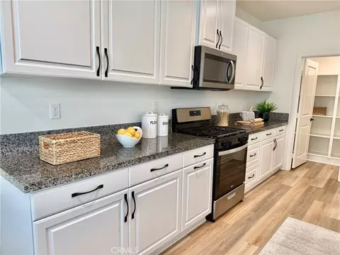 Kitchen - 36288 Firelight Cir, Wildomar, CA 92595 photo 3 of 7