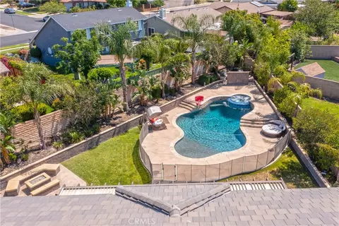 Exterior - 7505 Blue Mist Ct, Fontana, CA 92336 photo 9 of 12