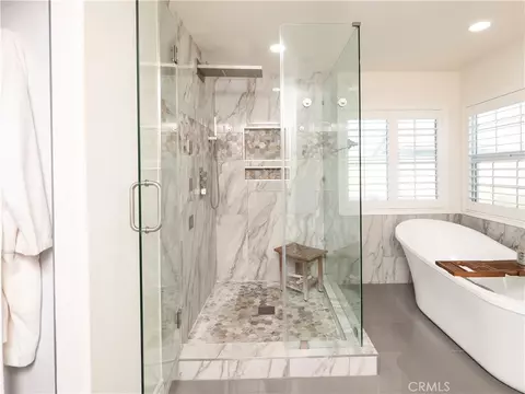 Bath - 7505 Blue Mist Ct, Fontana, CA 92336 photo 4 of 10