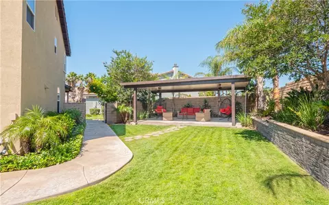 Exterior - 7505 Blue Mist Ct, Fontana, CA 92336 photo 4 of 12