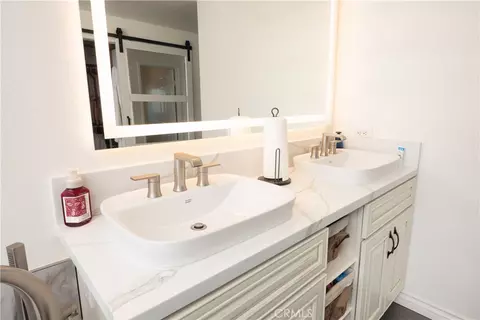 Bath - 7505 Blue Mist Ct, Fontana, CA 92336 photo 3 of 10