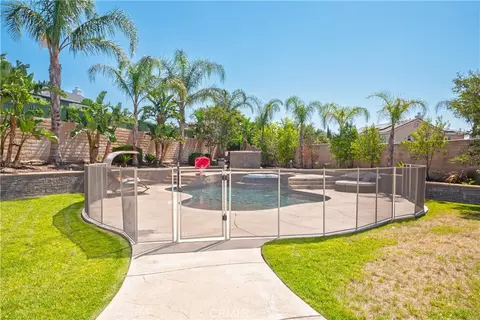 Exterior - 7505 Blue Mist Ct, Fontana, CA 92336 photo 8 of 12