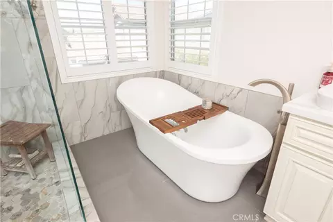 Bath - 7505 Blue Mist Ct, Fontana, CA 92336 photo 5 of 10