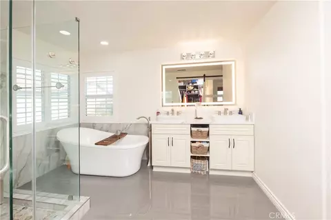 Bath - 7505 Blue Mist Ct, Fontana, CA 92336 photo 2 of 10