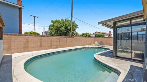 Exterior - 809 E Cyrene St, Carson, CA 90746 photo 2 of 5