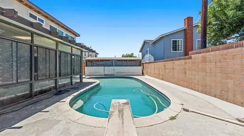 Exterior - 809 E Cyrene St, Carson, CA 90746 photo 5 of 5