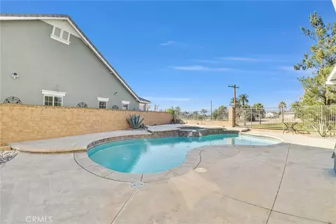 Exterior - 519 Cedarbrook Ln, Corona, CA 92879 photo 4 of 5