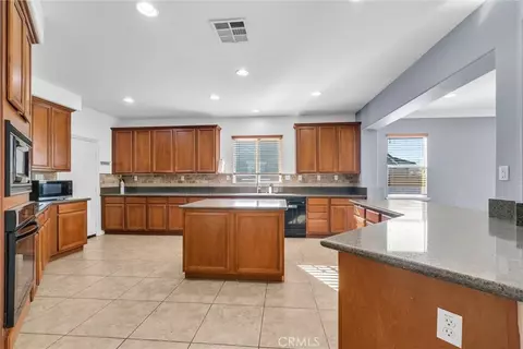 Kitchen - 519 Cedarbrook Ln, Corona, CA 92879 photo 3 of 3