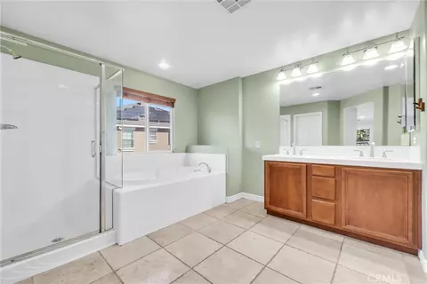 Bath - 519 Cedarbrook Ln, Corona, CA 92879 photo 2 of 2