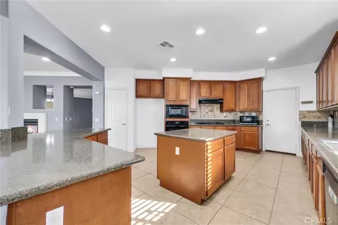 Kitchen - 519 Cedarbrook Ln, Corona, CA 92879 photo 1 of 3